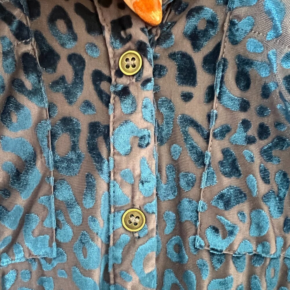Umgee Sz 2X Blue Leopard Print Sheer Burnout Crushed Velvet Button Up Blouse - Picture 7 of 11